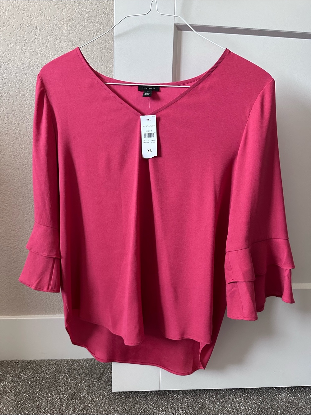 NWT Ann Taylor Pink Ruffle Bell Sleeve V-Neck Blouse XS